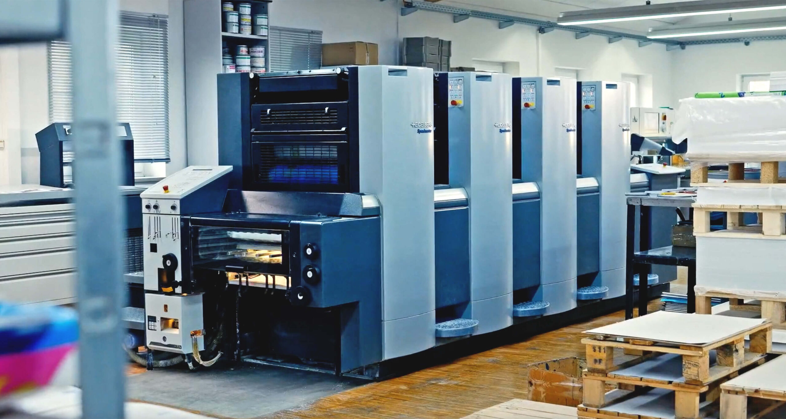 Schrägansicht Digitaldruckmaschine